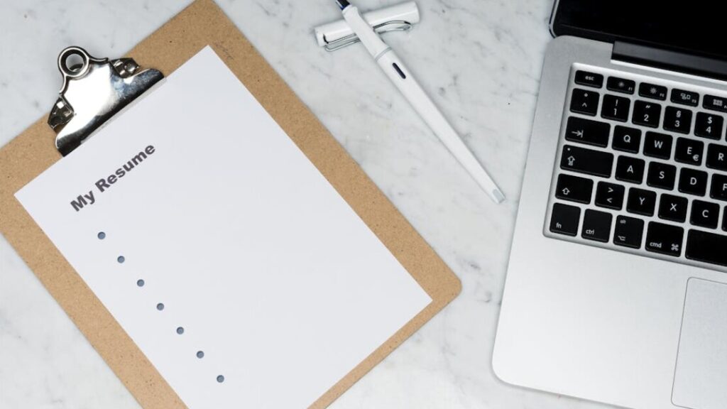 Download wonsulting resume template in PDF for free