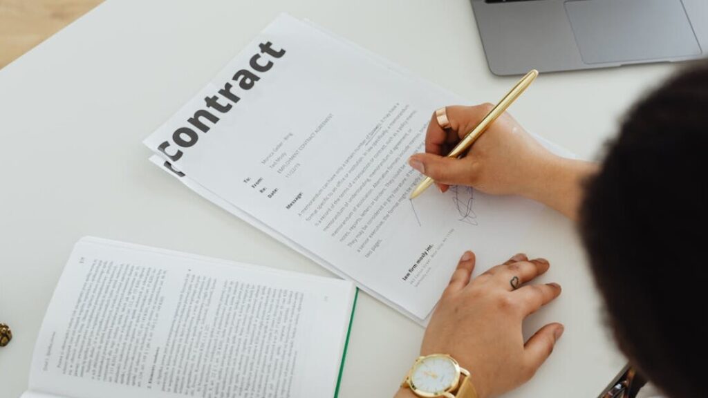 Download painting contractor contract template in PDF for free